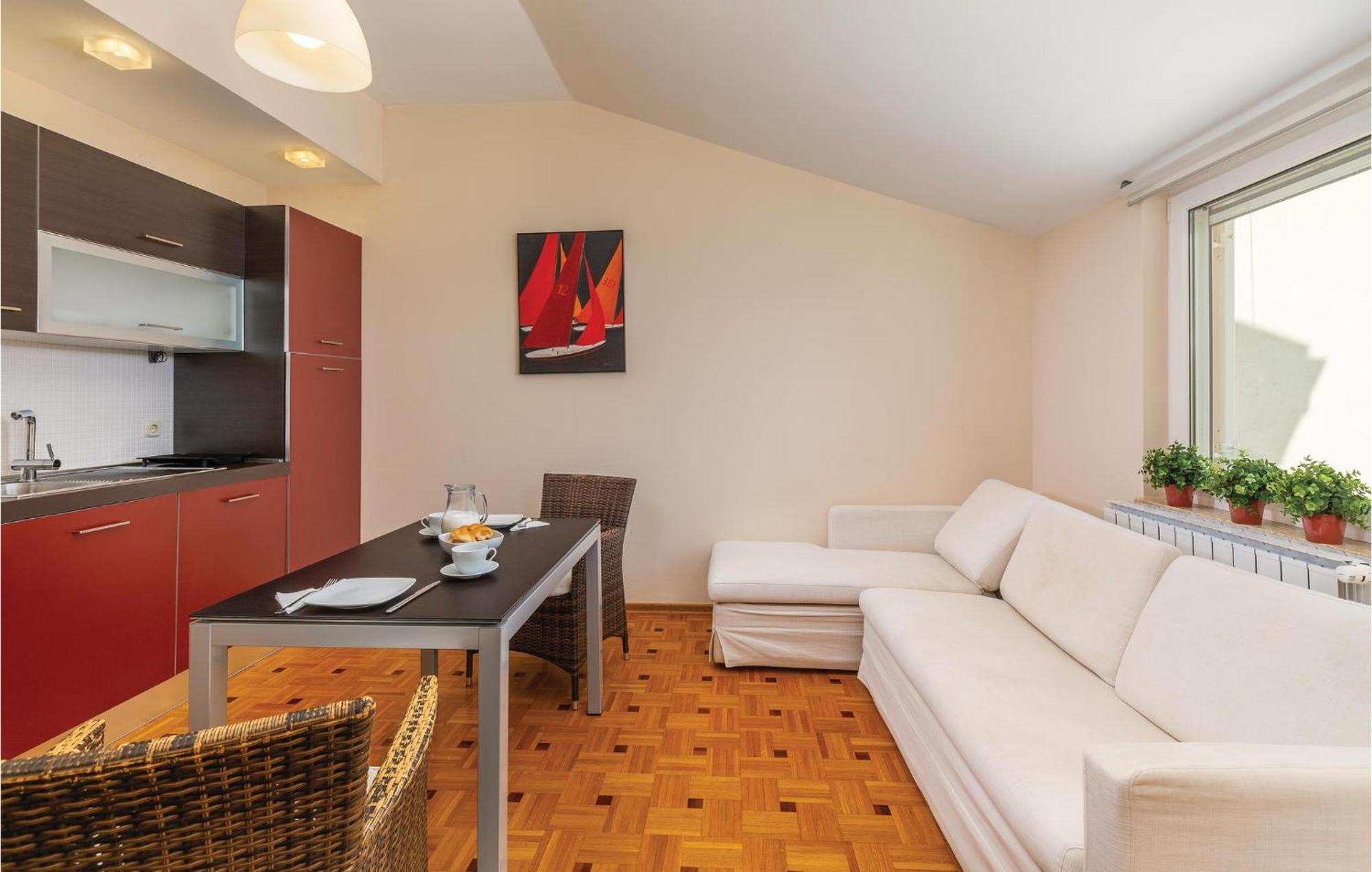 Beautiful Home In Pula With House Sea View Vikendica *