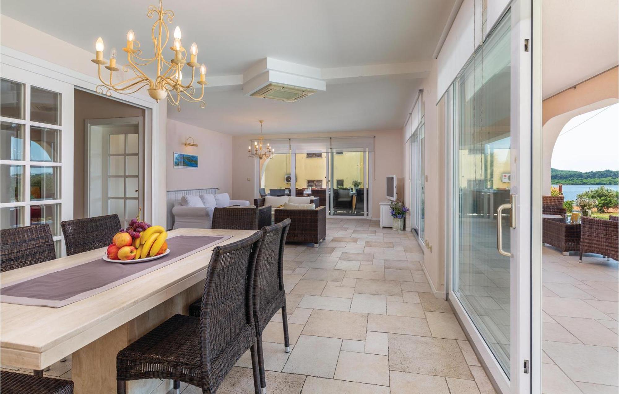 Beautiful Home In Pula With House Sea View *