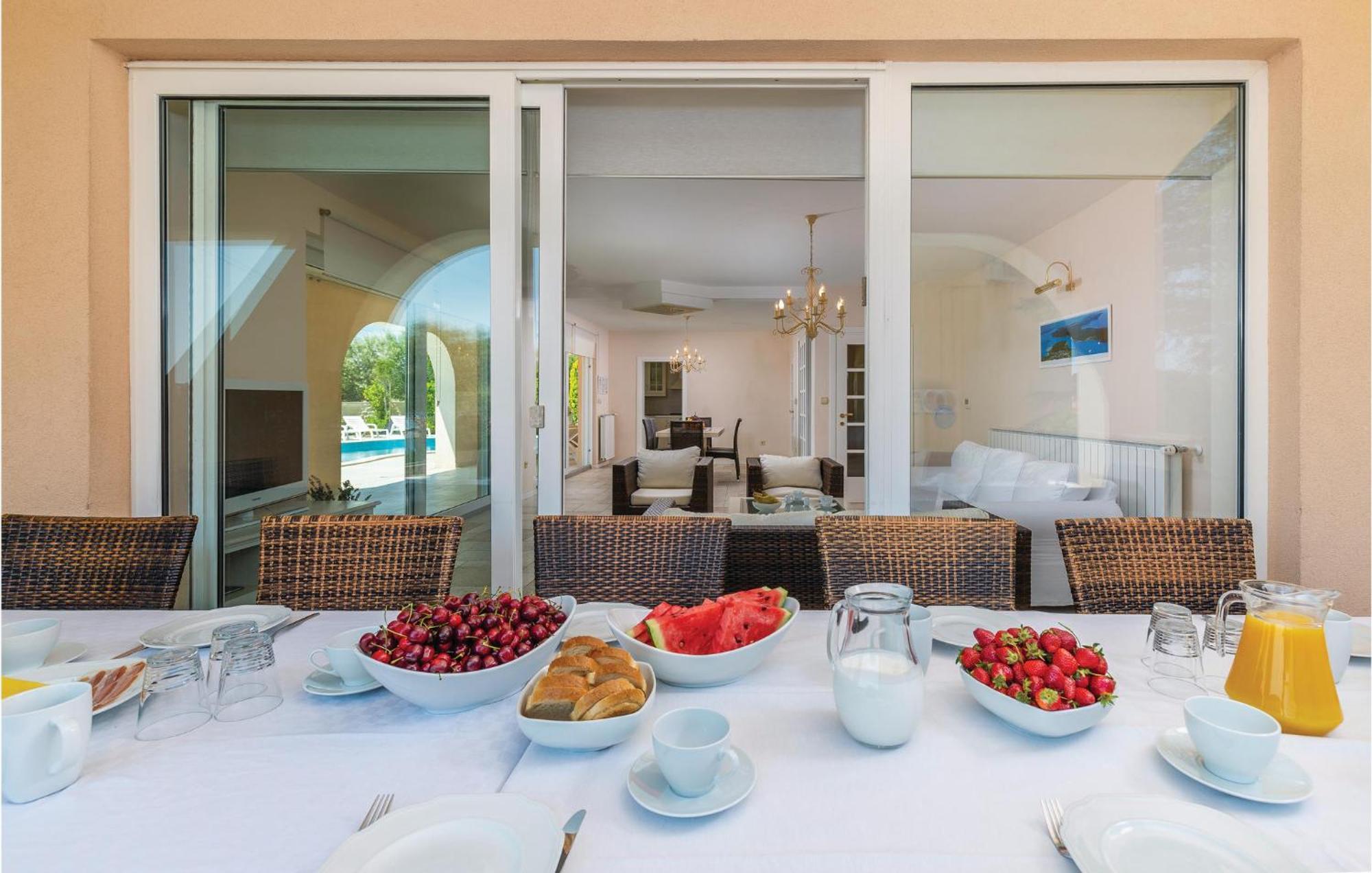 Beautiful Home In Pula With House Sea View * Pula