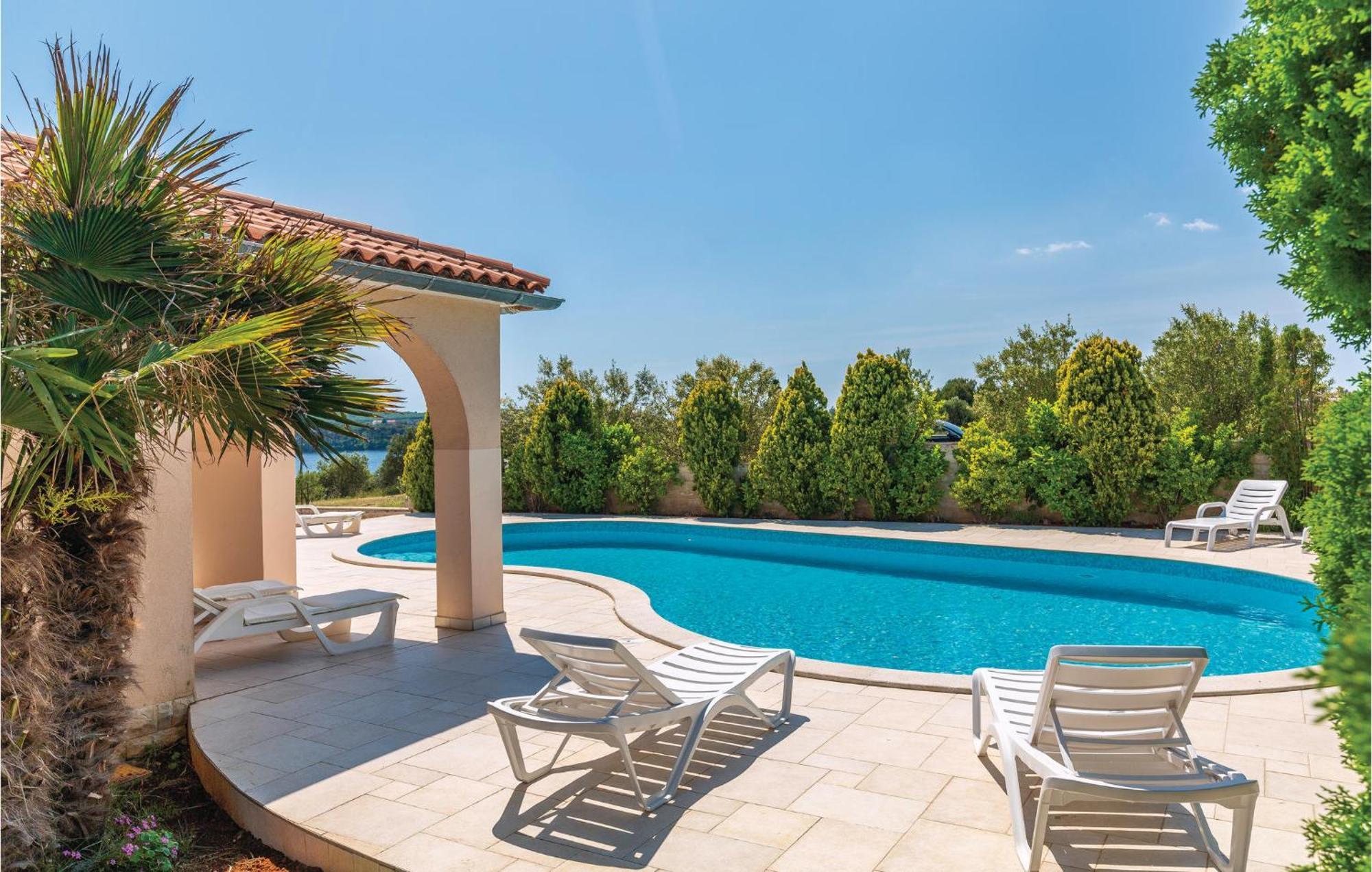 Vikendica Beautiful Home In Pula With House Sea View