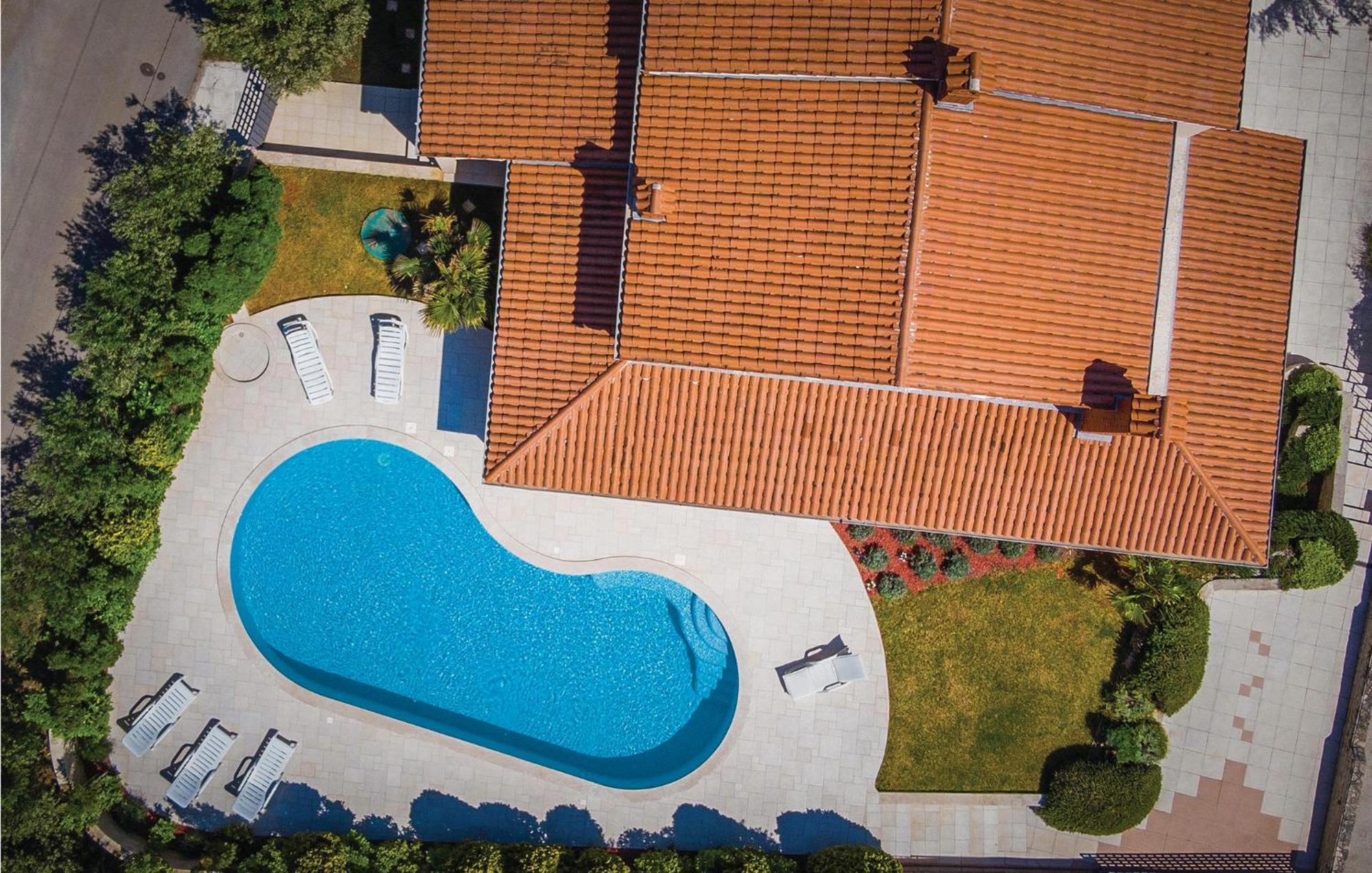 Beautiful Home In Pula With House Sea View Vikendica Pula