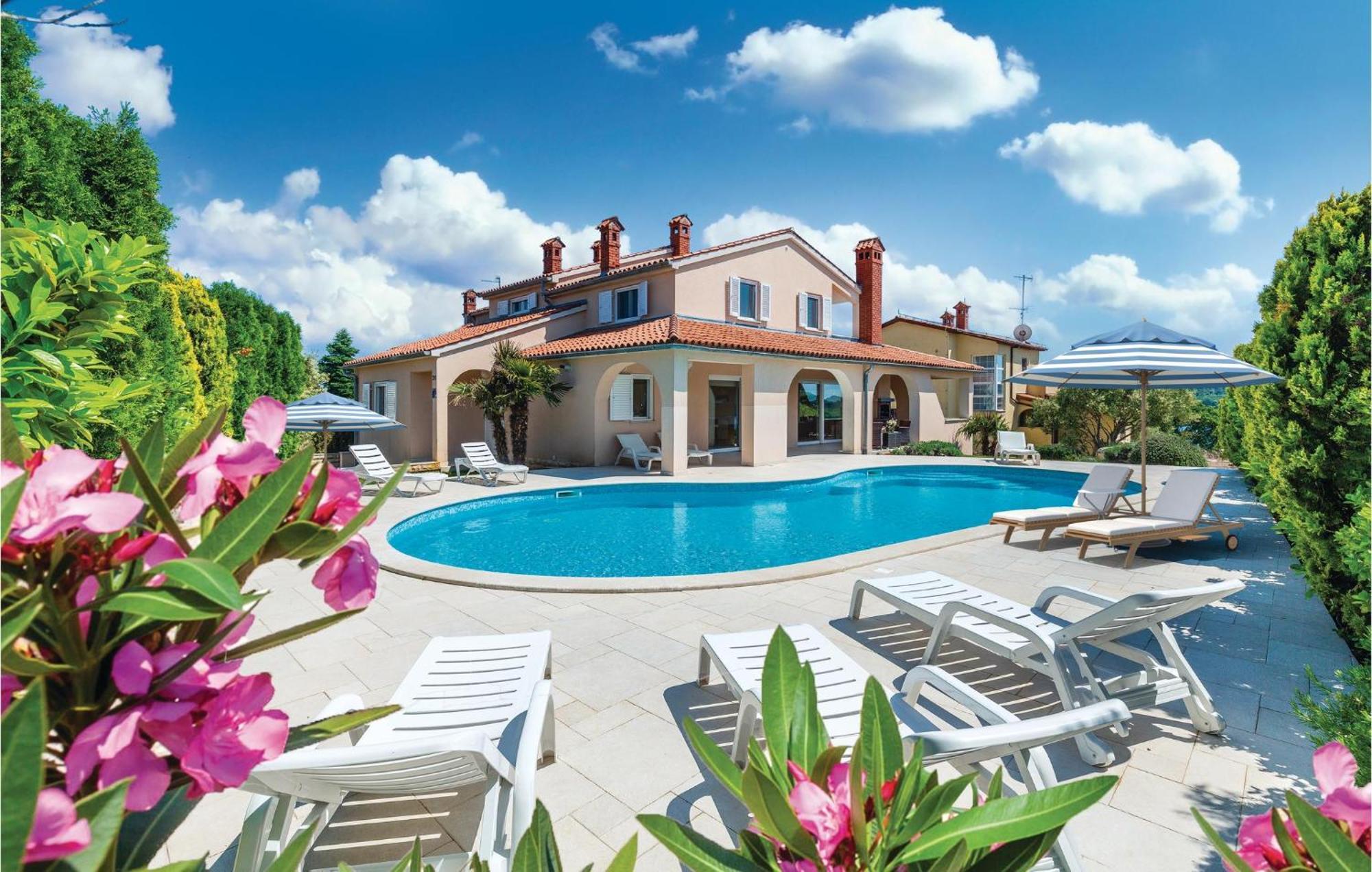 Vikendica Beautiful Home In Pula With House Sea View Pula