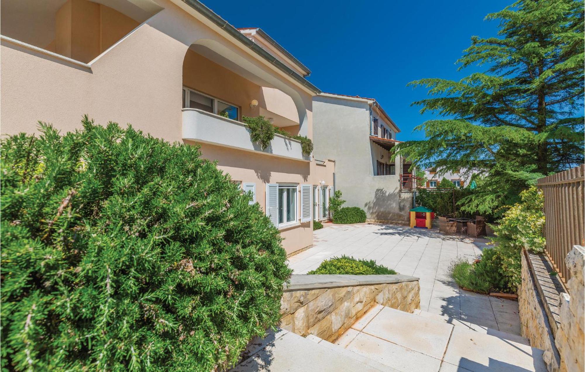 Beautiful Home In Pula With House Sea View Vikendica *