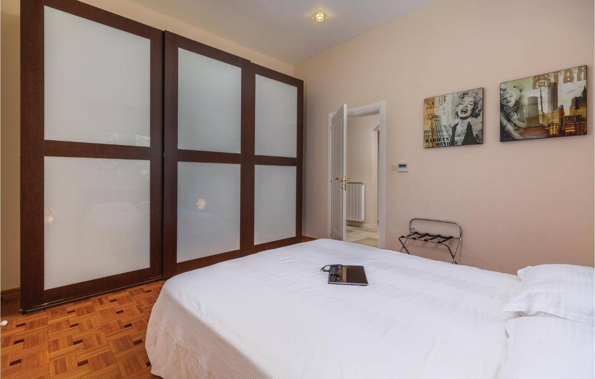 Beautiful Home In Pula With House Sea View Pula