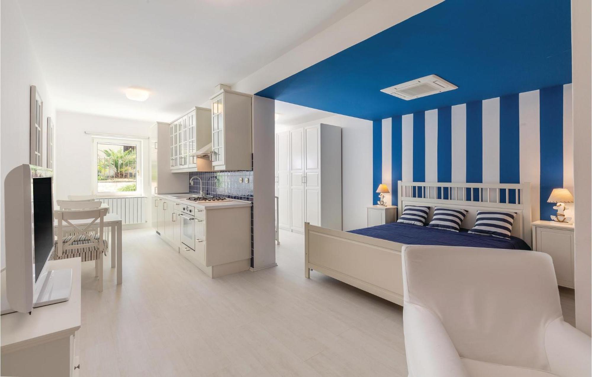 Beautiful Home In Pula With House Sea View * Pula