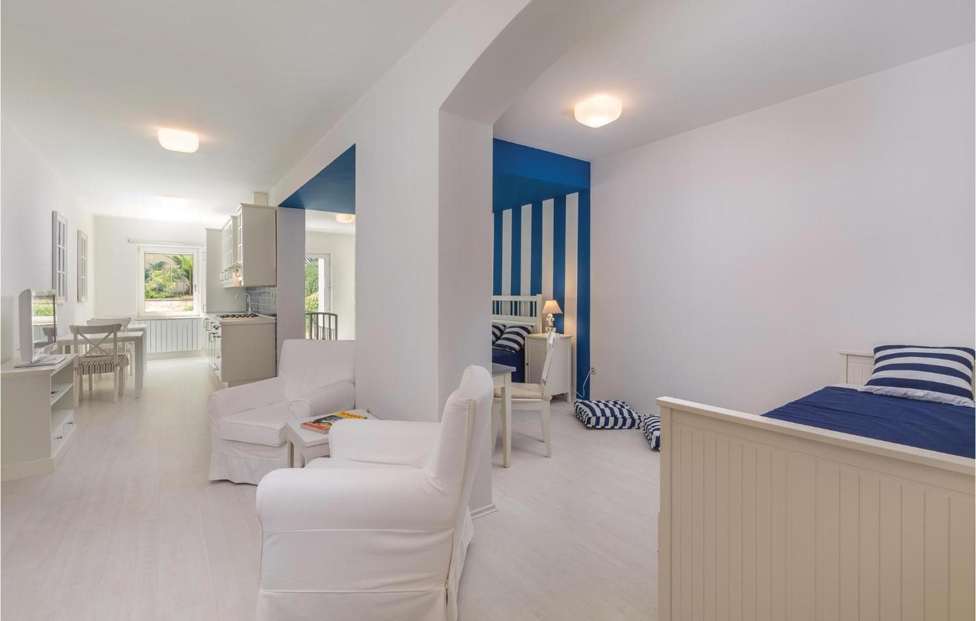 Beautiful Home In Pula With House Sea View Vikendica *