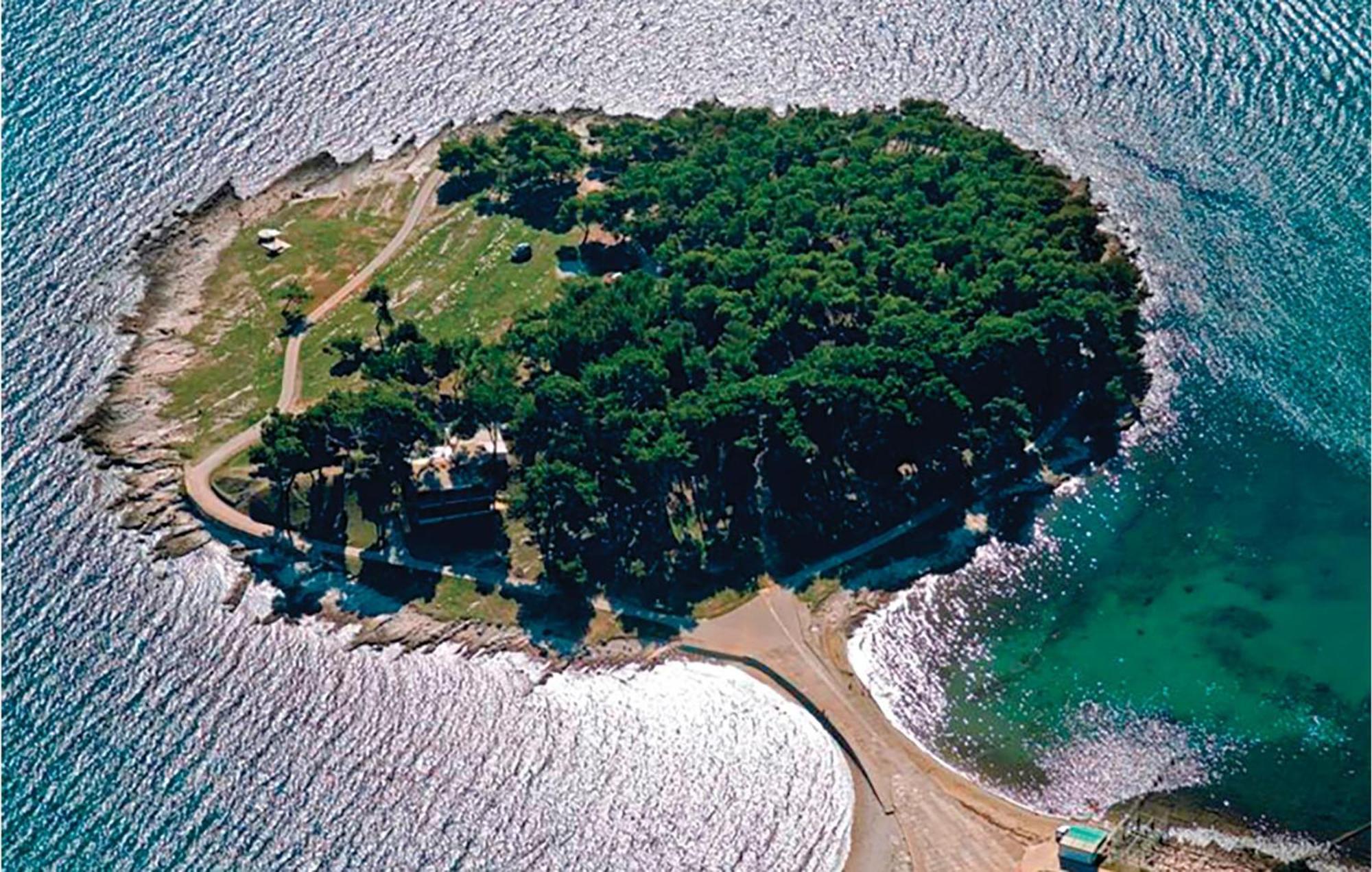 Beautiful Home In Pula With House Sea View Vikendica *