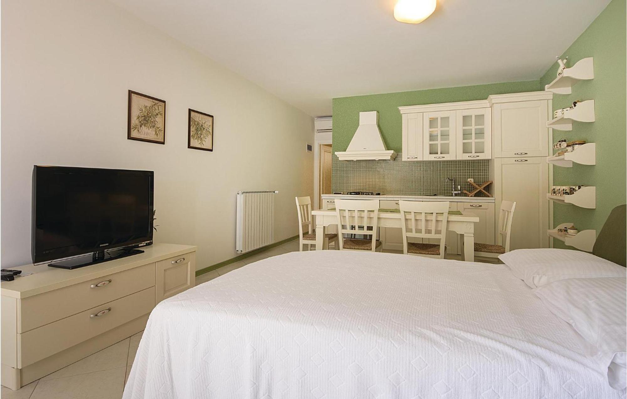 Beautiful Home In Pula With House Sea View Vikendica Pula