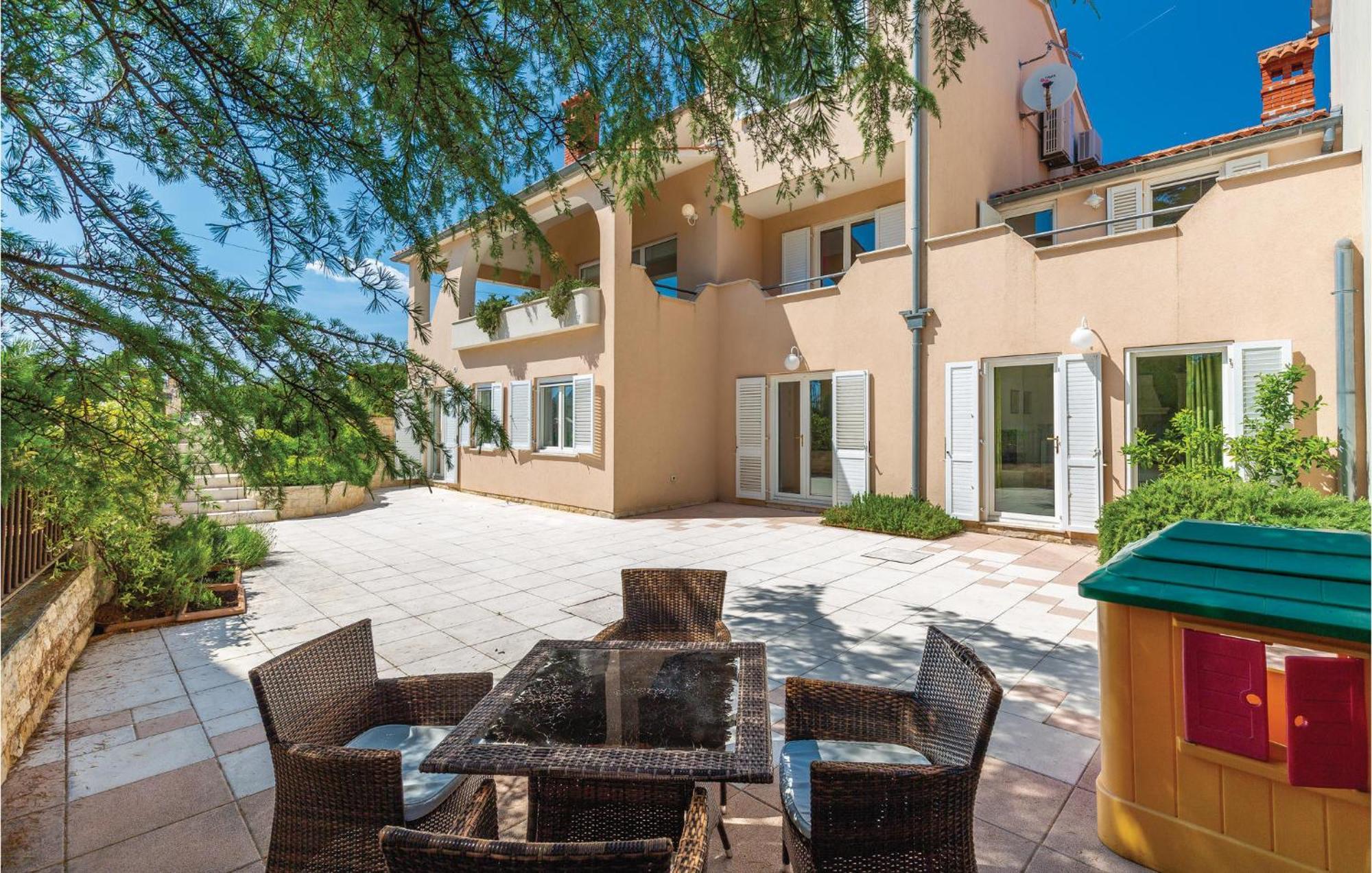 Beautiful Home In Pula With House Sea View *